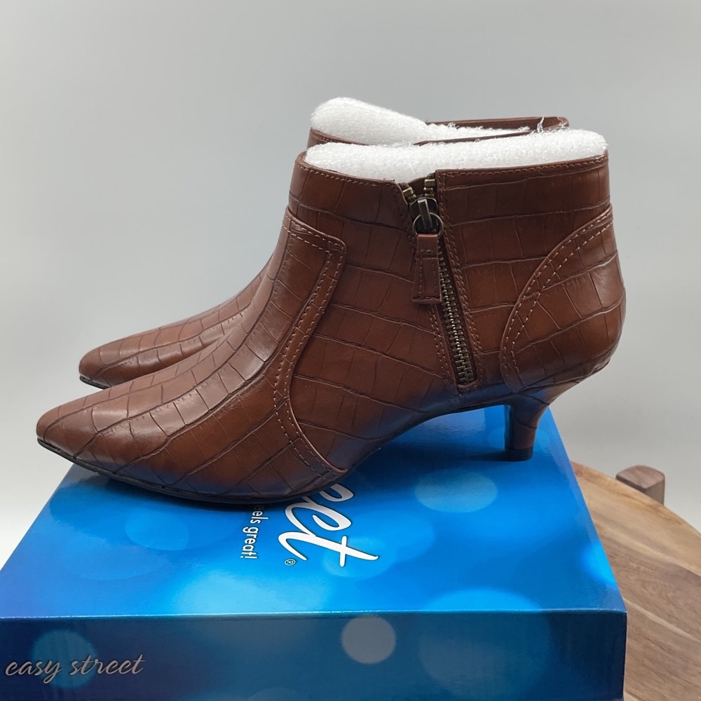 Easy Street Womens Cognac Croc Embossed Pointed Toe Kitten Heel Ankle Boots 8W